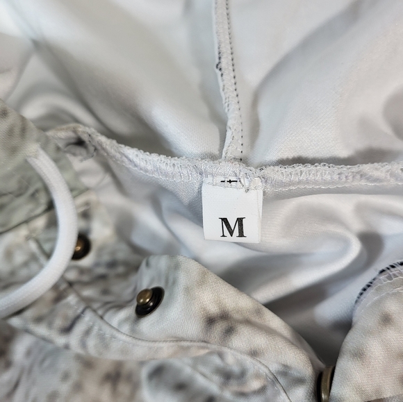 Yellowstone Hooded Sweater - Picture 4 of 8